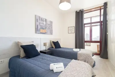 Image de 2 appartements confortables avec garage et Netflix | Emplacement Ace