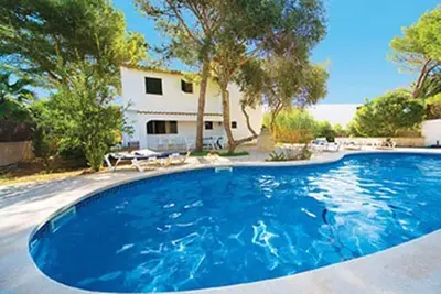Image de Belle villa de vacances. Piscine et plage
