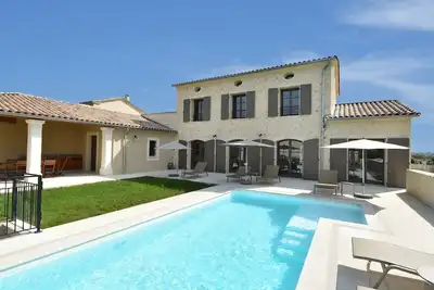 Image de Retraite ensoleillée dans une villa à Uzès