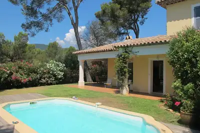 Image de Belle villa avec piscine proche plages et commerces. Classement 3 étoiles.