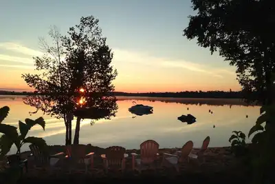 Image de Meilleur emplacement au bord du lac: cuisine entièrement mise à jour! Dates d'été ouvertes le 1er janvier