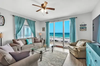 Image de ~ Ete Disponible ~ Beach View Condo @ Resort! Piscine, bain à remous, salle de sport + avantages Vip Gratuits!