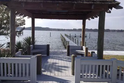 Image de Calme Waterfront House Héberge10, beaucoup de parking, Bateau Slip