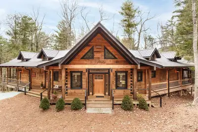 Image de Une escapade en montagne privée, une nouvelle cabane en rondins conçue pour tous vos besoins de vacances