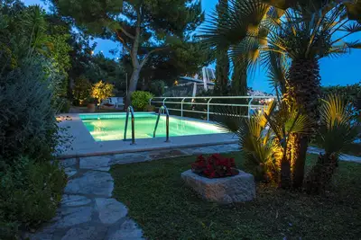 Image de Villa avec piscine privée et vue sur la mer
