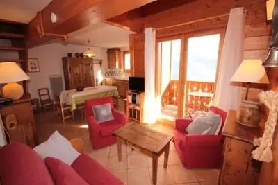 Image de Appartement 4 pièces mezzanine avec balcon, équipements complets, animaux admis, parking couvert.