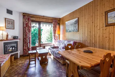 Image de Duplex 2 chambres avec cheminée, garage et terrasse - La Clusaz, proche des pistes, Wifi inclus