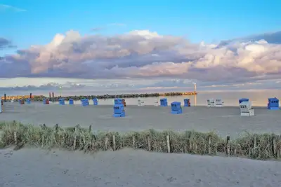 Image de Maison au toit de tente - très proche de la plage - Télévision supplémentaire dans la chambre à coucher - Maison au toit de tente