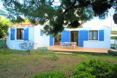 Image de Maison avec grand jardin Ă 40m de la plage, prox. centre-ville, 3 ch, terrasse plein sud