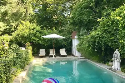 Image de Spectacular & Private French Manor-1 Hr Nyc-Tv \/ Film location-Pool & 10min Beach