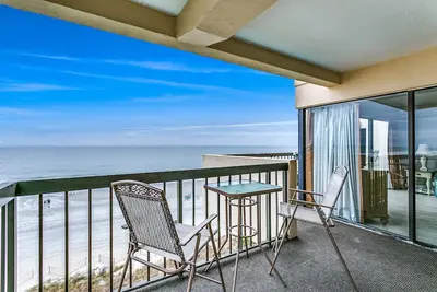 Image de Luxury Oceanfront 3/2 Penthouse au dernier étage w / Enveloppe énorme Balcon!