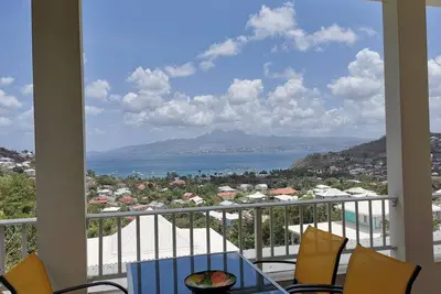 Image de Hibiscus: calme et vue imprenable pour ce T3 dominant la baie de Fort de France