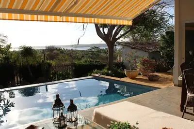 Villa de 3 chambres avec piscine privée, jardin tropical, superbes vues, près des plages