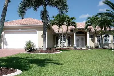 Villa'Cape Florida »avec piscine chauffée / spa sur un canal large d'accès Golfe