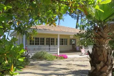 Image de Piquey, Belle villa Caraïbes, grande varangue près du bassin et de l'océan