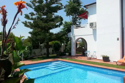 Image de Villa Habana avec chambres climatisées et piscine avec spa intégré