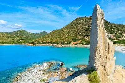 Image de Sardaigne, Villa avec jardin donnant sur la mer, Quartu Sant 'Elena, loc. Salmagi