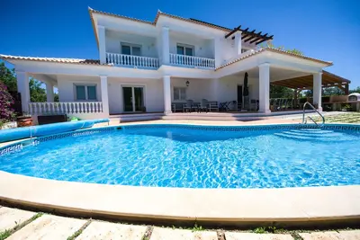 Villa privée de 5 chambres et 6 salles de bains avec vue sur la mer et la réserve naturelle