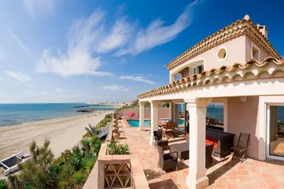 Image de Villa bord de mer sur la plage piscine chauffée charme et confort