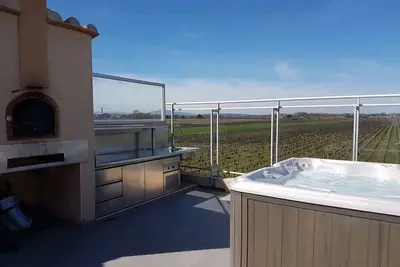 Image de Grand loft proche de Narbonne et de ses plages, jaccuzi privé, idéal famille