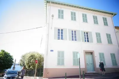 Image de Appartement méditerranéen au calme au coeur du charmant village de Giens