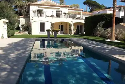 Image de Sainte Maxime Appart, villa avec piscine, et garage, proche mer, centre ville