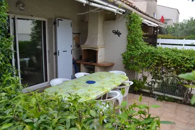 Image de Superbe villa avec terrasse, parking, piscine. Excellente situation, plage 300 m