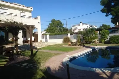 Villa indépendante pour 8 personnes, piscine privée, 1600m de la plage