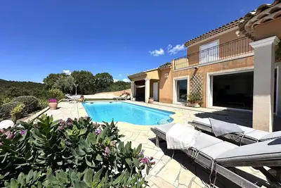 Image de Villa pour 8 personnes avec piscine privée et splendide vue mer, à La Londe-Les-Maures