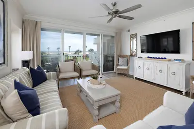 Image de Luxueux Condominium Oceanfront Idéal pour les familles! Vues sur l'océan, accès à la plage et piscine