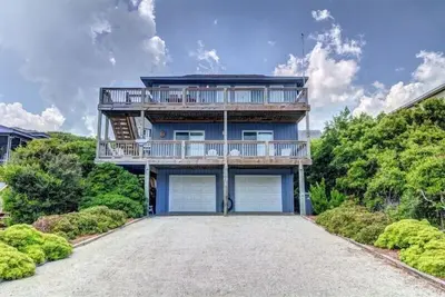 Image de Back A Bit: 4 Br / 3 Ba deuxième rangée avec vue sur l'océan à Surf City, pour 8 personnes