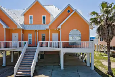 Image de 4br ~ vue sur le golfe ~ accès à la piscine / à la plage ~ pour 13 personnes ~ Mai Tai Beach House