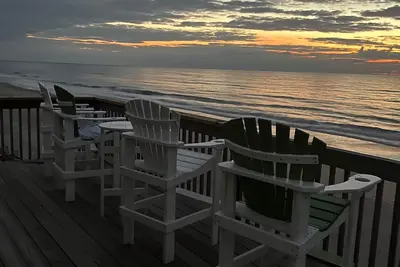 Image de Luna Escape: 4br / 2. 5ba Oceanfront 1 mile au nord du centre-ville de Surf City, 8 personnes