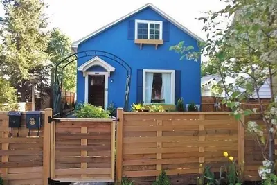 Image de 2 maisons pour le prix de 1! Meilleur emplacement! Vélos et kayak Gratuits! Centre ville! Marcher