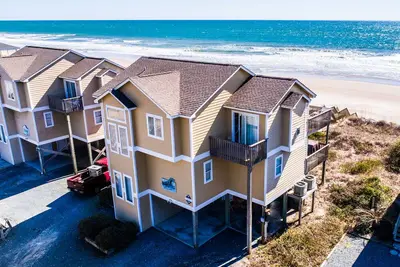 Image de 3 N'Xt 2 \"C\": 5 Br / 4. 5 Ba en bord de mer Ă Surf City, pour 12 personnes