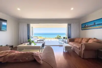 Image de Ocean Views - Blue Bay Beach Stay - 6 chambres Top Story
