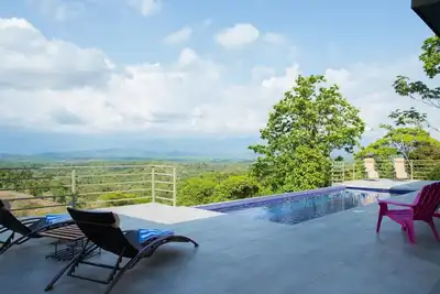 Image de Mountain Top Casa ColibrĂ avec une vue magnifique sur la jungle et la brise marine