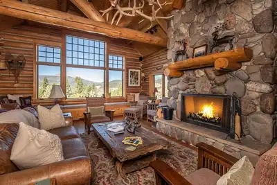 Image de Retraite privée sur 20 acres avec bain à remous et vue Lone Peak - près de ski et de la ville de Big Sky cente