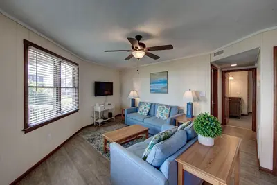 Image de Point Break Cottage - À quelques pas de la plage - Piscine et spa communautaires