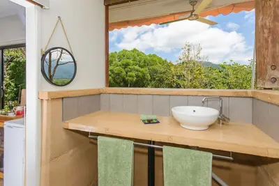 Image de Wompoo Retreat - Bungalow Ramboutan avec vue