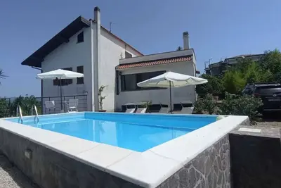 Image de Belle villa avec piscine privèe dans les collines 15 minutes de la mer