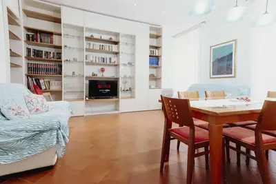 Image de Appartement élégant et silencieux situé au coeur de Roman Trieste.