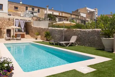 Image de Casa del Sol - Belle maison de ville avec piscine et vue sur la campagne