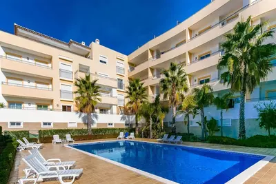 Image de A05 - Luxe 1 lit entièrement équipé avec piscine!