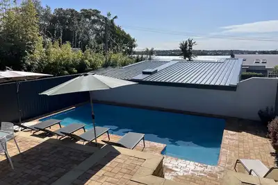 Image de Bundeena Base Art House, vue mer avec piscine chauffée privée