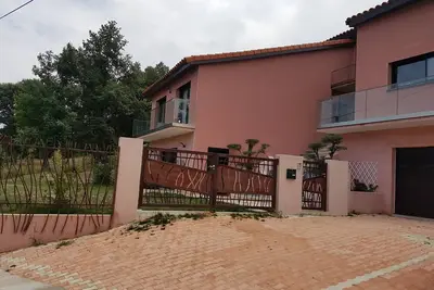 Image de In a peaceful green setting<br> oxygenate yourself in this prestigious villa