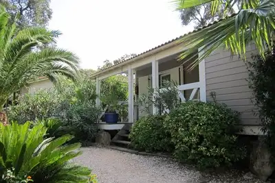Image de Maison californienne pour 6 personnes situé dans un parc arboré à Gassin