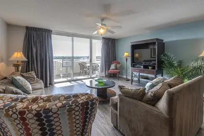 Image de 3br Yacht Club Villa * Accès à la plus grande piscine d'eau salée en Caroline du Sud!
