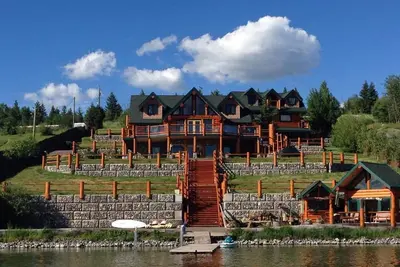 Image de Spectaculaire Log Home Sur Lac La Hache