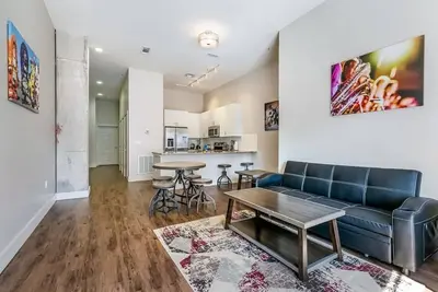 Image de Spacieux Condo 1bd moderne dans le b��timent de Californie par Hosteeva